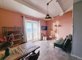 Beach Hotel Oostvoorne，位于东福尔讷的酒店