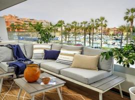 NEW & Modern Apartment - Marina, Sotogrande，位于索托格兰德的酒店