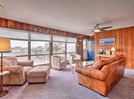 Rhode Island Oceanview Retreat: Walk to Shore!，位于纳拉甘西特的酒店