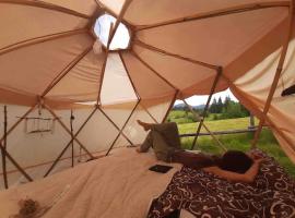 Eco glamping - Carpathians. Retreat hub Dzin Space，位于韦尔霍维纳的豪华帐篷营地