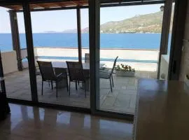 Penthouse -Breathtaking sea view-Just on the beach