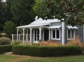 Birch Hill Cottage -30 minutes from St Arnaud，位于Wairau Valley的度假屋