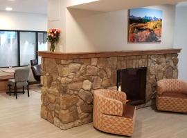 Microtel Inn & Suites by Wyndham Georgetown Lake，位于乔治城的酒店