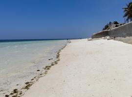 Ary Beachfront Homestay Nyali- On Mombasa Beach，位于蒙巴萨的酒店