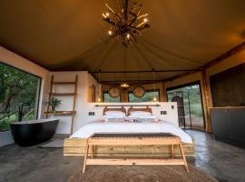 Sasi Africa Luxury Tented Bush Lodge，位于伯格维尔的豪华帐篷