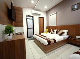 Hotel Embassy，位于Kalol的酒店