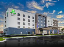 Holiday Inn Express & Suites - Fort Myers Airport, an IHG Hotel，位于迈尔斯堡的带泳池的酒店