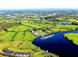 Beautiful 50 Riverun，位于贝尔特比特Belturbet Church of Ireland附近的酒店