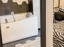 Suite Black and Wite