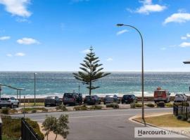 Moana Seaside Retreat - 2 Bedroom, spa , living area & pet friendly，位于Moana的酒店