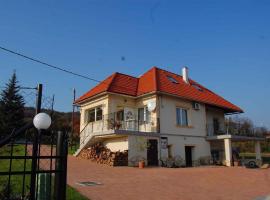 Holiday home in Balatonalmadi 38980，位于巴拉顿诺尔马迪的酒店