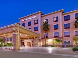 Best Western Plus Chandler Hotel & Suites，位于钱德勒拉威德野马公园附近的酒店