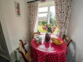 2 bedroomed cottage near quay