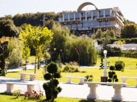 Wonderland Cluj Resort，位于克卢日-纳波卡的带热水浴缸的酒店