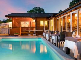 Glamping Villaggio Parco Dei Castagni 4 stelle，位于蒙泰克雷托的酒店