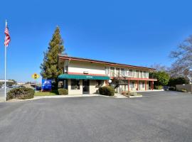 Atascadero Inn，位于阿塔斯卡德罗的酒店