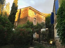 Les Aiguières en Provence，位于叙兹拉鲁斯The wine University附近的酒店