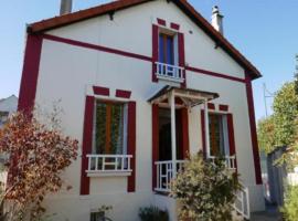 THE WHITE & RED HOUSE，位于莫城的度假屋