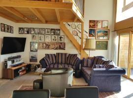 Neuwertige 3 ½ Zimmer-Wohnung in Zillis/Andeer，位于齐利斯的酒店