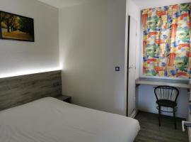 阿尔法酒店，位于Bouafle的酒店