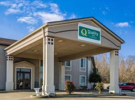 Quality Inn Calvert City - Paducah East，位于Calvert City的带停车场的酒店
