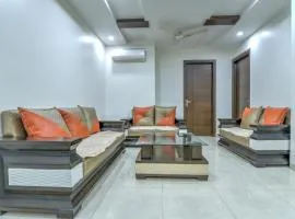 Hostmystay-3bhk Nehru place! Park