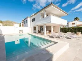 A perfect location villa for holidays with AC and private pool