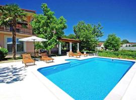 Holiday home in Donji Prolozac 27078，位于顿吉普罗洛扎克的酒店