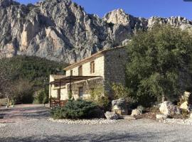 Torre de Arriba Casa Rural，位于贝尼曼特利的旅馆