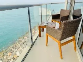 Luxurious 2 bedroom Beachfront Apartment - direct seaview