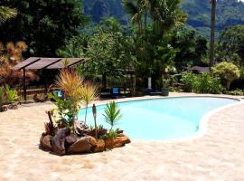 Eco Lodge Village Temanoha，位于Paopao的酒店