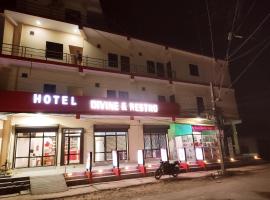 Hotel Divine & Restro，位于拉明德的酒店