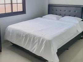 Mahkota Residence Mitra RedDoorz，位于加拉旺的酒店