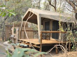 ASKIESBOS - Samochima Bush Camp，位于Shakawe克罗科旺戈鳄鱼场附近的酒店