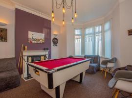 Lushlets - Riverside City Centre House with Hot tub and pool table - great for groups!，位于卡迪夫的海滩短租房