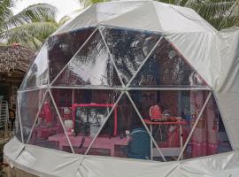 Glamping Dome Dauin Beach and Dive Resort，位于道因的豪华帐篷营地