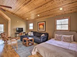 Cozy Hayesville Couples Getaway with Marina Access!