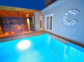 CAVE Luxury House，位于基萨莫斯的酒店