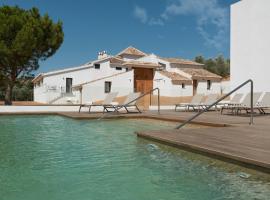 Hacienda Fresneda María by Charming Stay Adults Recommended，位于Villanueva del Rosario的酒店