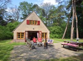 Detached holiday home surrounded by nature，位于泽伊德沃尔德的酒店