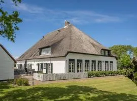 Farmhouse Apartment Near De Slufter