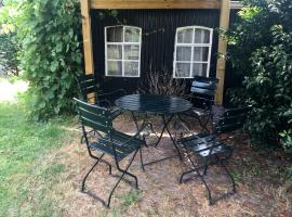 Holiday Home in Bergen op Zoom with Garden，位于贝亨奥普佐姆的酒店