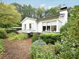 Lovely holiday home in Rijssen Holten with garden，位于霍尔滕的度假屋