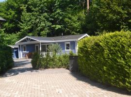 Chalet on the edge of the forest，位于雷嫩的酒店