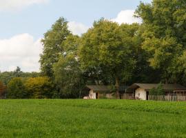 Atmospheric tent lodge with dishwasher in Twente，位于Buurse的豪华帐篷