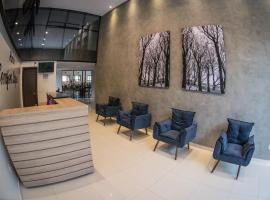 Hotel Comfort Styles，位于特奥菲卢奥托尼的酒店