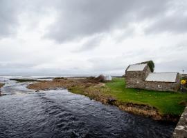 Beautiful coastal house at the Drowes Rivermouth，位于班多伦的酒店