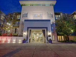 Hotel Amarano Burbank-Hollywood，位于伯班克华纳兄弟影城附近的酒店