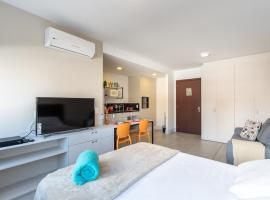 Apartamento incrível Pueblo 595，位于阿雷格里港Federal University of Rio Grande do Sul附近的酒店