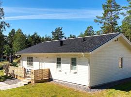 6 person holiday home in FIGEHOLM，位于Figeholm的酒店